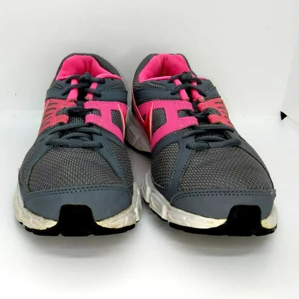 Nike Downshifter 5 Womens Pre-owned Gray w/Red Accents Running Sneakers - sz. 8